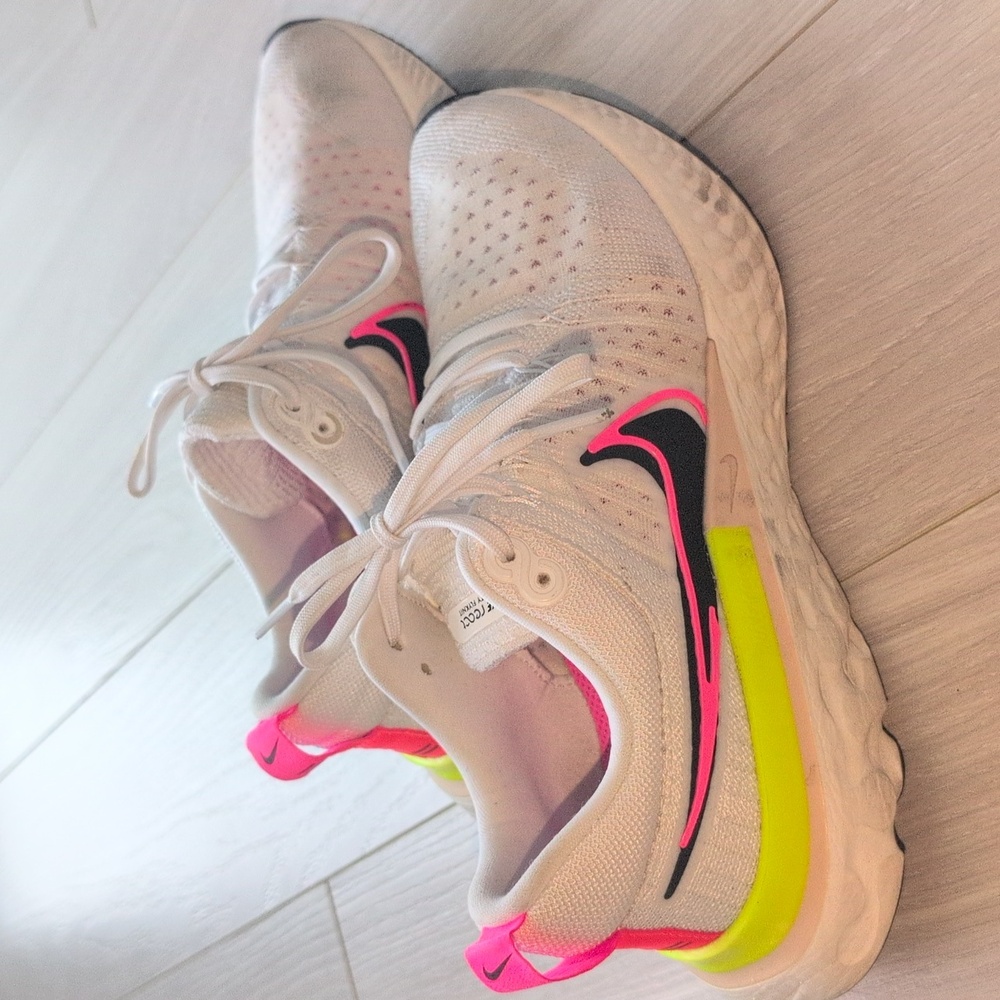 Nike Women's White and Pink Athletic Shoes